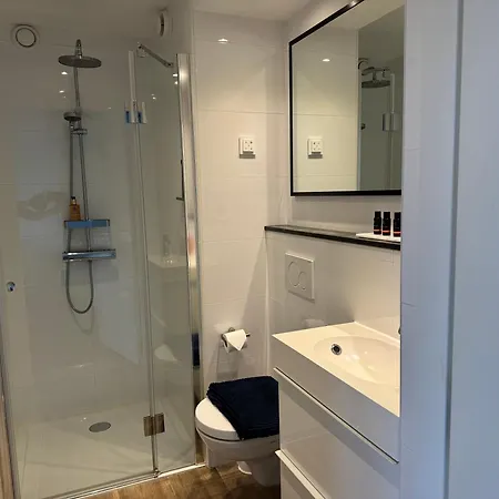 Short * 赞德沃特