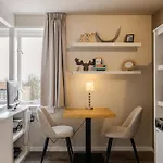 Short Apartment *