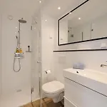 Short Apartment *